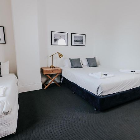 Holmesville Hotel Номер фото